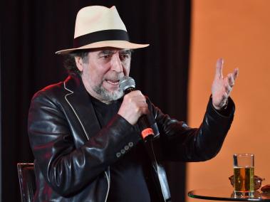 Joaquín Sabina, de 71 años, sufrió una caída este miércoles en pleno concierto.