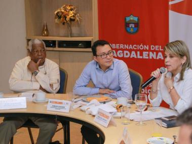 El pasado domingo, el gobernador Carlos Caicedo y la alcaldesa Virna Johnson tuvieron una reunión con el embajador de Cuba José Ponce.