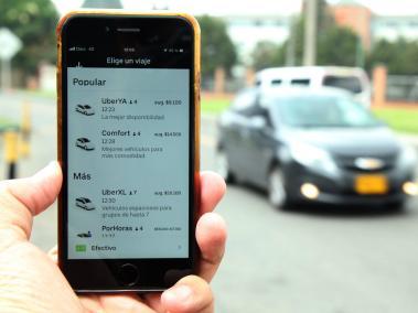 Uber crea cinco servicios: UberYA, Economy, Comfort, Uber XL y Por Horas. La plataforma modificó su modelo de servicio y ahora cada viaje es un arriendo temporal.