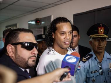 Ronaldinho compareció este viernes ante un juez en Asunción.