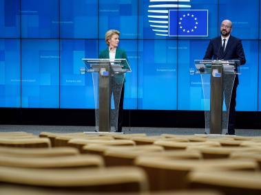 En una rueda de prensa, la presidenta de la Comisión Europea, Ursula von der Leyen, hizo el anuncio. El martes será considerada por los mandatarios de los países europeos.