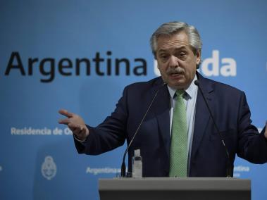 El presidente argentino, Alberto Fernández, decretó el confinamiento obligatorio en el país.