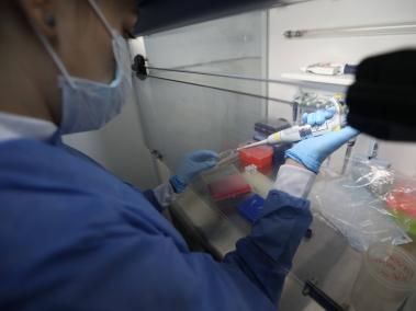 Un punto positivo es que el Gobierno liberalizó las pruebas moleculares para análisis de posibles contagios de coronavirus. FOTO: