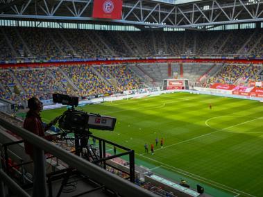 Regreso de la Bundesliga en pandemia del coronavirus a puerta cerrada y transmisión de TV