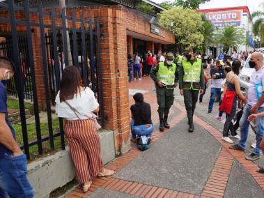 Largas filas y aglomeraciones en Villavicencio por el día sin IVA.