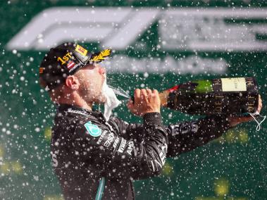 Valtteri Bottas festeja su triunfo en el Gran Premio de Austria.