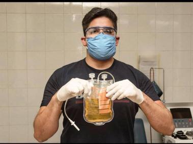 Facundo Ahumada, de 27 años, es uno de los primeros donantes de plasma en la ciudad de Buenos Aires