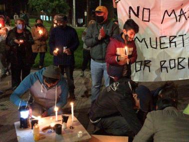 La comunidad organizó una ‘velatón’ en memoria de Óscar Rodríguez para exigir justicia y más seguridad en la zona.