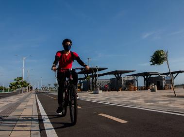El Malecón del Río también cuenta con una ciclorruta que recientemente fue reabierta.