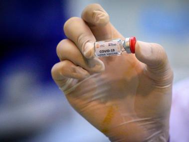 La carrera por obtener una vacuna segura y efectiva contra el nuevo coronavirus se ha acelerado en las últimas semanas. Rusia ya registró la primera.