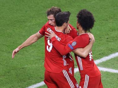 Los jugadores del Bayern Múnich celebran el gol de Goretzka.