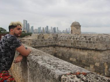 Los primeros turistas ya recorren las fortificaciones de Cartagena.