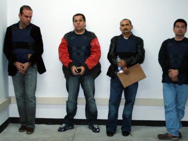 En mayo de 2008 fueron extraditados 14 exjefes paramilitares. De izq. a der. Salvatore Mancuso, Edwin Gómez 'el Repetido', Ramiro Vanoy, 'Cuco Vanoy' y Diego Arroyave 'el Primo'.