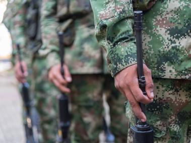 ¿Cómo reciben la pensión los policías y militares colombianos?