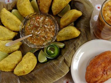 Aborrajados, empanadas y lulada del Pacífico colombiano.
