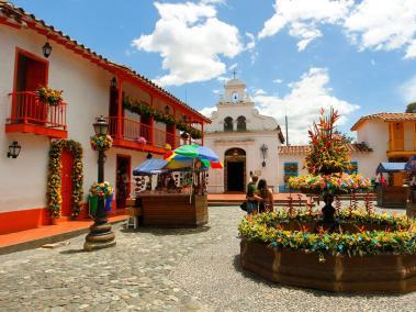 El pueblito paisa es uno de los atractivos para visitar en familia en Medellín.