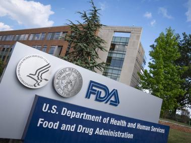 La FDA autorizó el uso del fármaco para personas mayores de 12 años que hayan dado positivo por la covid-19 y estén en riesgo de desarrollar un caso grave de la enfermedad.