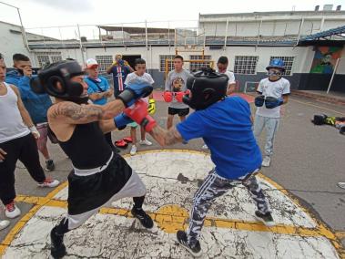 El Idiprón ha implementado el boxeo como una estrategia para alejar de las drogas a los jóvenes.