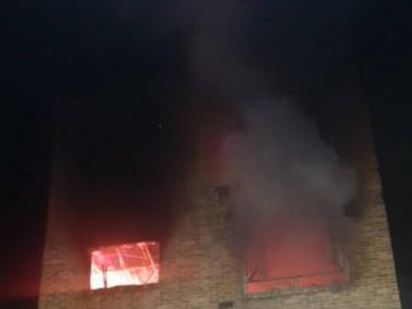 El incendio ocurrió en la localidad de Engativá, cuatro personas fueron valoradas.