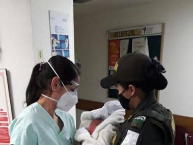 Una vez el bebé sea valorado médicamente, quedará bajo custodia del Instituto colombiano de bienestar familiar ICBF.