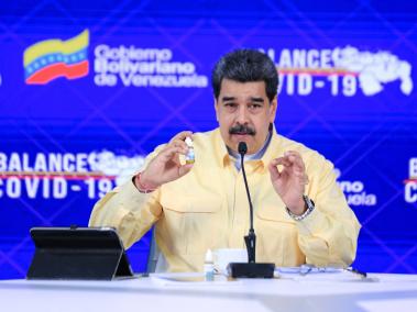 Maduro presentó este domingo unas gotas que calificó como "milagrosas" y que, aseguró, neutralizan la covid-19 en un 100 % al usarlas cada cuatro horas.