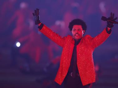El cantante candiense The Weeknd, durante su presentación en la final del Super Bowl.