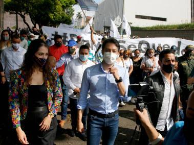 El alcalde de Medellín al llegar a la audiencia que hubo en enero para el proceso de la revocatoria.
