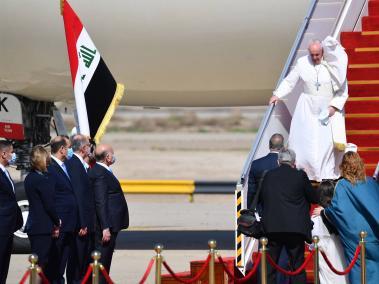 El papa Francisco llega a Irak en una histórica visita que lo convierte en el primer pontífice en visitar este territorio.