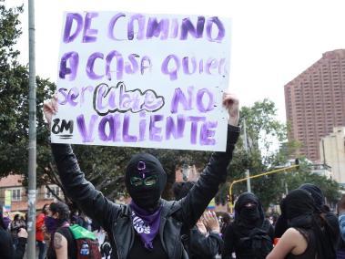 Protestas de grupos feministas en la conmemoración internacional del día de la mujer.