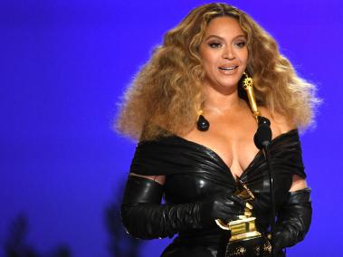 Beyoncé, gran ganadora de la noche de los Grammy 2021, y rompió récords en materia de premios.