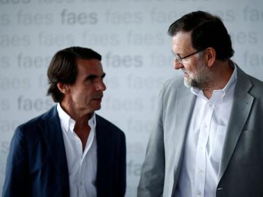 Los expresidentes españoles Mariano Rajoy y José María Aznar.