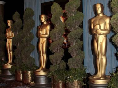Las célebres figuras que simbolizan el premio Óscar a lo mejor del cine.