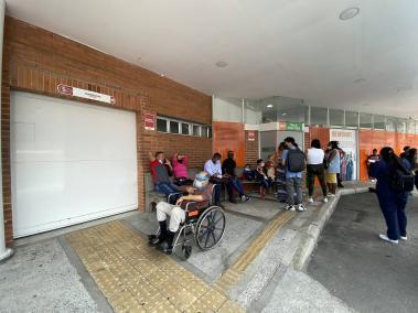 Así lucen las urgencias del Hospital General de Medellín. En la ciudad y en Antioquia el porcentaje de ocupación de UCI supera el 90% con más de  siete mil personas muertas.