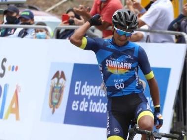Diego Benavides en la llegada de la quinta etapa de la Vuelta de la Juventud