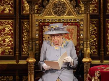 La reina Isabel II leyó un discurso en el parlamento en el cual llamó a la unión para superar los problemas de la pandemia.
