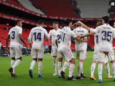 Real Madrid festeja en el partido contra el Athletic de Bilbao.