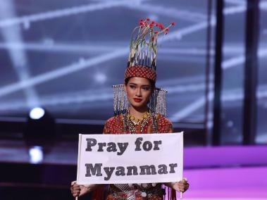 Thuzar Wint Lwin, Miss Myanmar (Birmania), criticó lo que sucede en su país en materia política en el desfile en traje típico, que ganó, y en sus charlas con los medios. Foto: