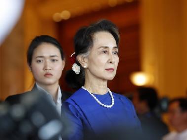 El 24 de mayo de 2021, la líder derrocada de Myanmar, Aung San Suu Kyi, compareció en persona para una audiencia en un tribunal de Naypyitaw.