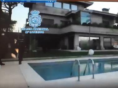 Un piquete de investigadores de la Policía allanó la mansión de Ardila en Barcelona.