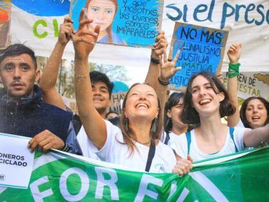 Un documental sobre cómo nueve jóvenes activistas, a pesar de sus diferencias culturales, comparten una lucha en común: la emergencia climática global. Vea el documental online en EL TIEMPO PLAY