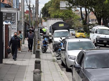 En el primer semestre de 2021 se impusieron 10.919 órdenes de comparendo por estacionar en lugares prohibidos en Bogotá.