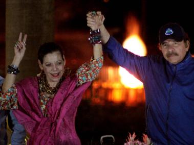 El exguerrillero Daniel Ortega y su esposa Rosario Murillo.