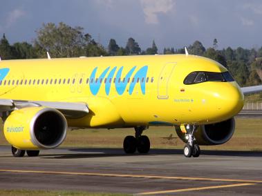 Avión de la flota de la aerolínea colombiana de bajo costo Viva.