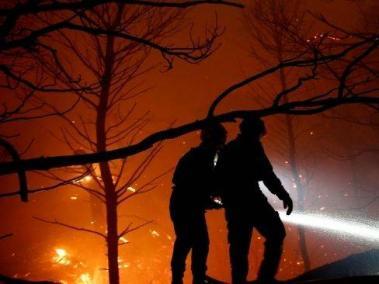 Se estima que hay alrededor de 57 incendios activos en el país.