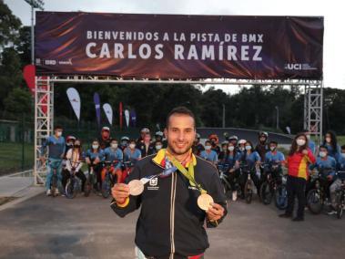 En su honor, la moderna pista de BMX ubicada en el parque Recreodeportivo El Salitre, llevará el nombre de este deportista.