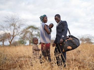 Kisilu, un agricultor de Kenia, comenzó a usar su cámara para capturar la vida de su familia, su aldea y los daños del cambio climático. Vea el documental online en EL TIEMPO PLAY