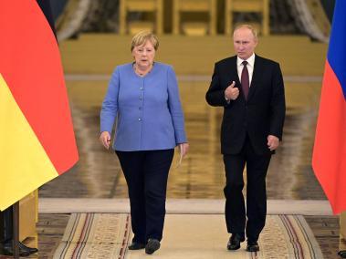 El presidente de Rusia, Vladimir Putin, recibió a la canciller Angela Merkel.