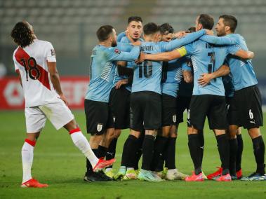 Uruguay celebra un empate en Perú.