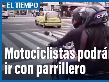 A partir de hoy, los motociclistas podrán ir con un parrillero por las calzadas rápidas de las 14 vías principales de Bogotá. El distrito derogó este artículo, después del trabajo con asociaciones de motociclistas de Bogotá y la Secretaría de Movilidad.