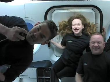 La tripulación compartió imágenes de su primer día en el espacio.